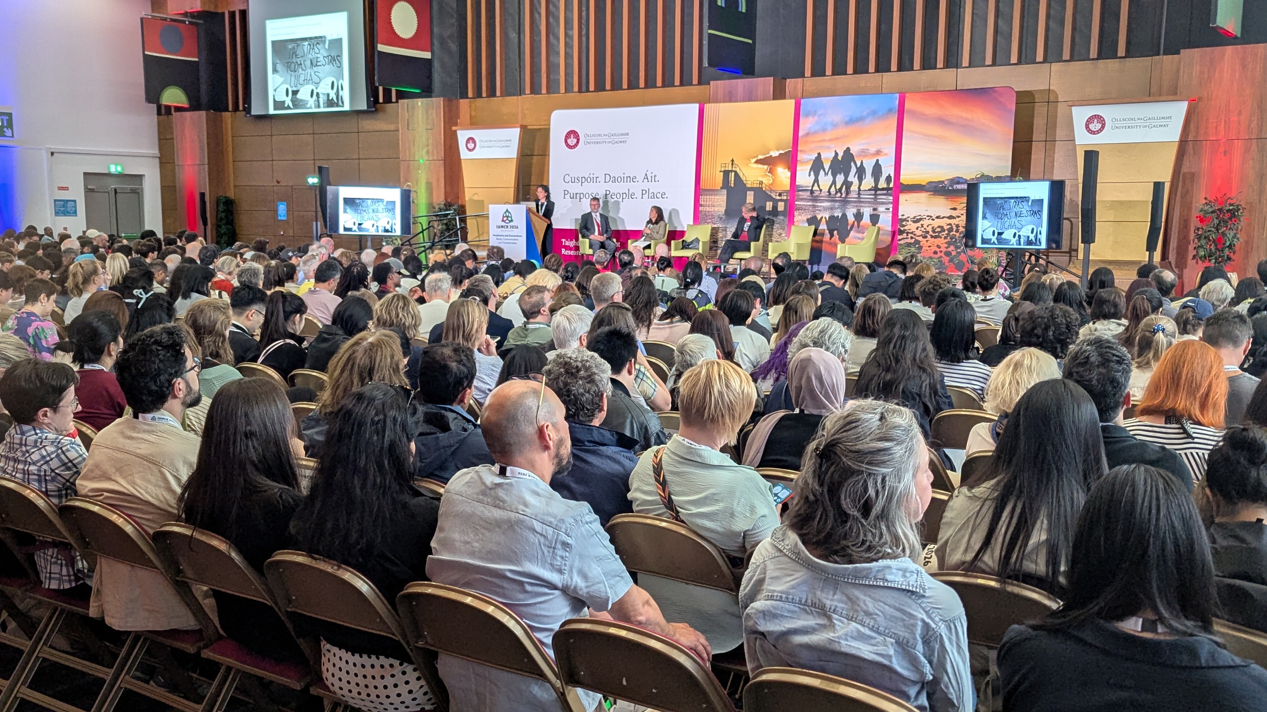 Sesión académica de IAMCR 2026 en Galway